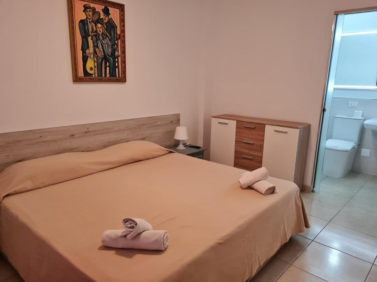 Habitaciones Nathaly Armenime Bagian luar foto