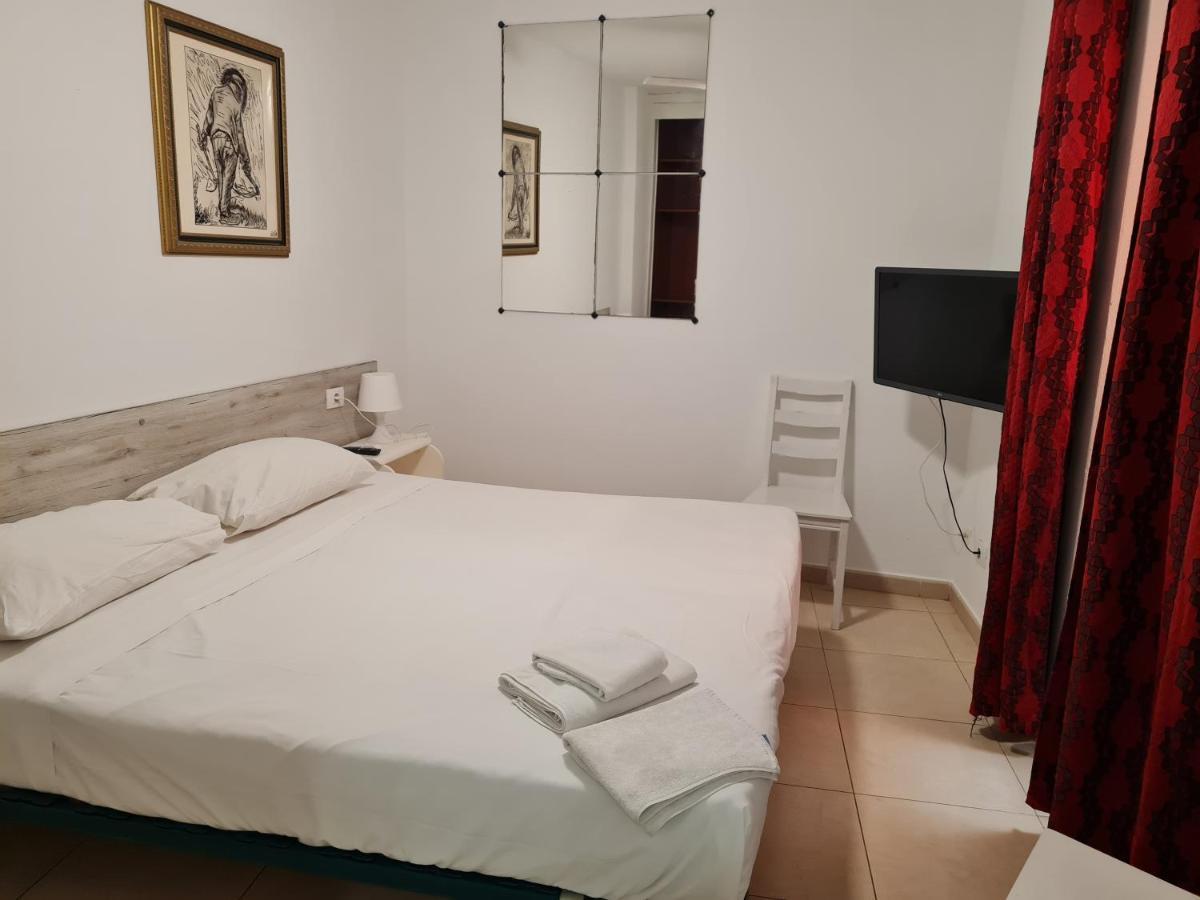Habitaciones Nathaly Armenime Bagian luar foto
